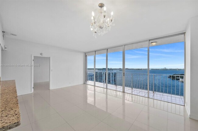 Building Photo - 7601 E Treasure Dr