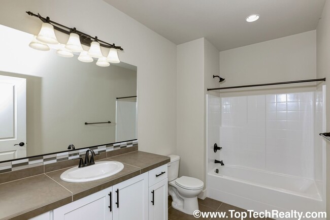 Building Photo - Lovely Beaverton Home 3BR, 2.5 BTH Great Location & A+Schools!