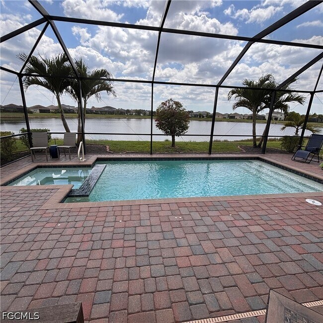 Building Photo - 4028 E Hampton Cir