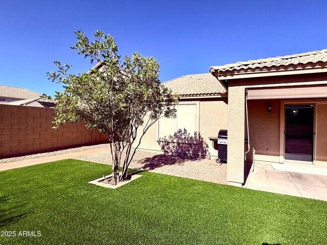 Building Photo - 29152 N Red Finch Dr
