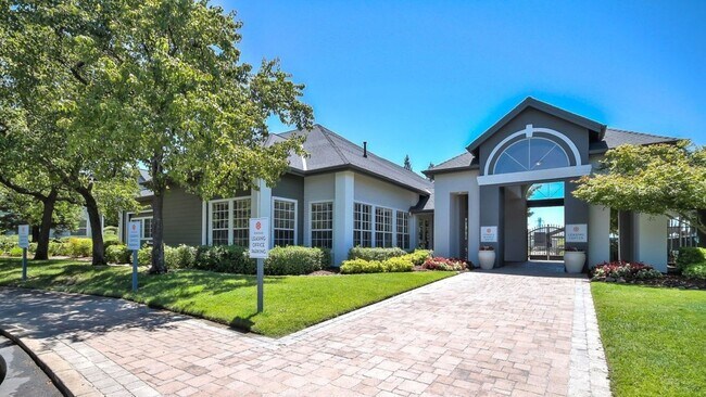Building Photo - 1451 Rocky Ridge Dr