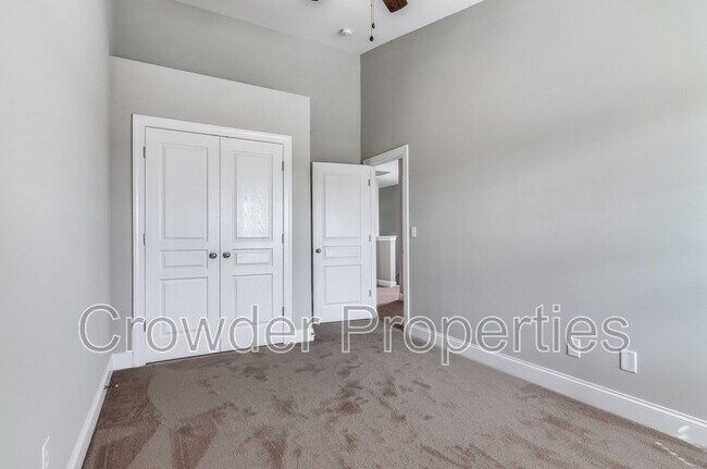 Building Photo - 359 Halton Crossing Dr SW