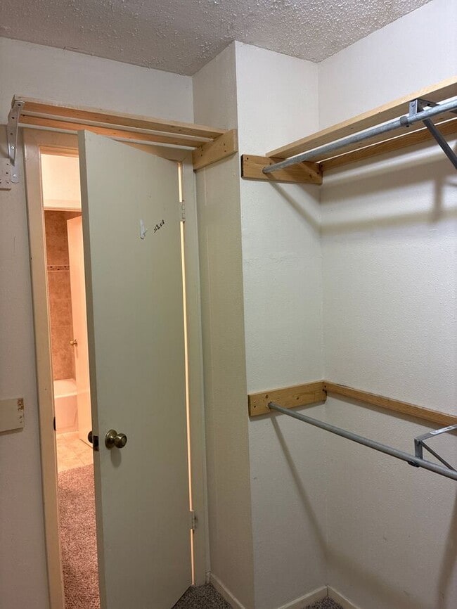 Building Photo - 1BR/1.5BA w/ Fireplace • Balcony • Pool Access in San Antonio