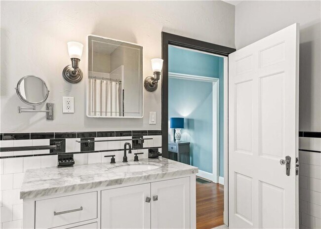 Building Photo - 112 Esplanade