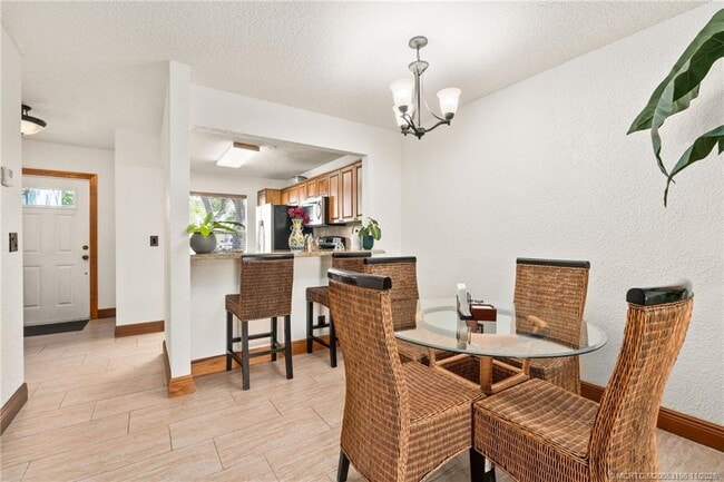 Building Photo - 111 Oakwood Dr