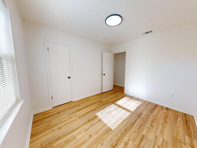 Building Photo - 4072 Melrose Dr