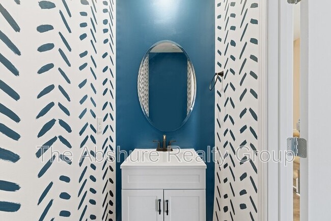 Building Photo - 49 River Bank Rd