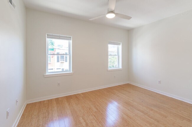 Building Photo - Three Bedroom Graduate Hospital Townhome
