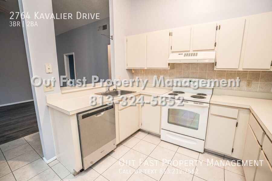 Building Photo - 2764 Kavalier Dr