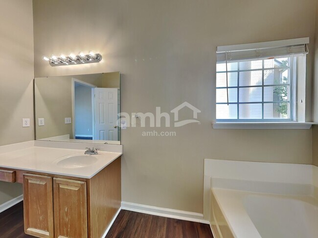 Building Photo - 104 Windy Meadow Way