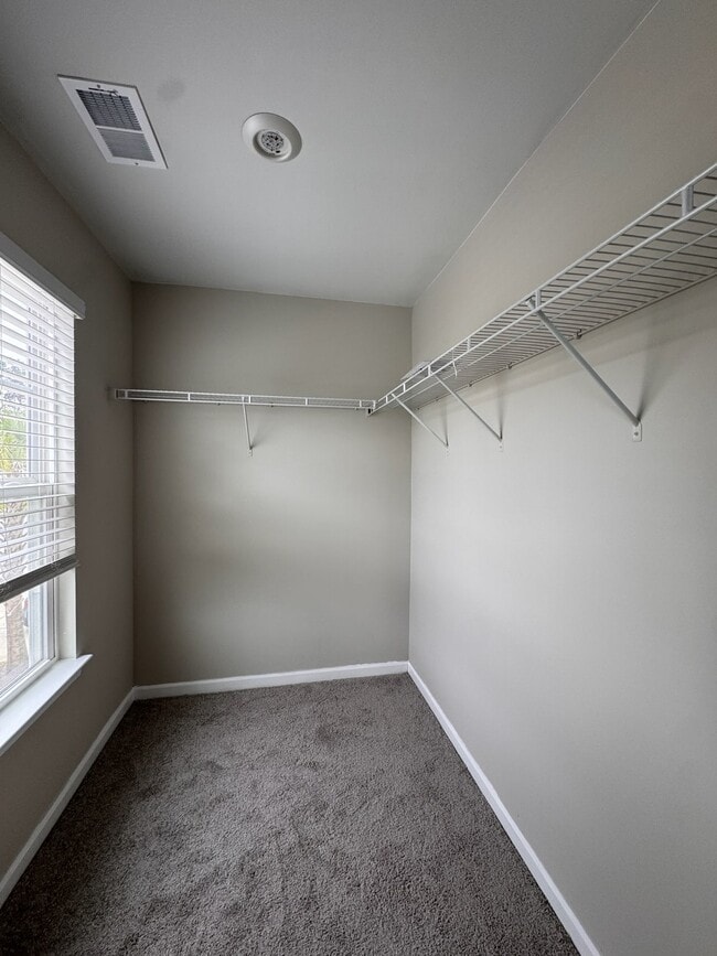 Building Photo - 194 Spencer Cir