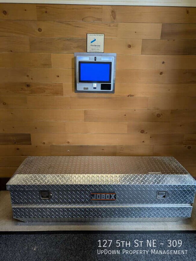 Building Photo - 127 5th St NE