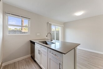 Building Photo - 5005 Manor Rd