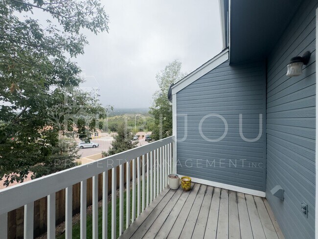 Building Photo - Gold Hill Townhome