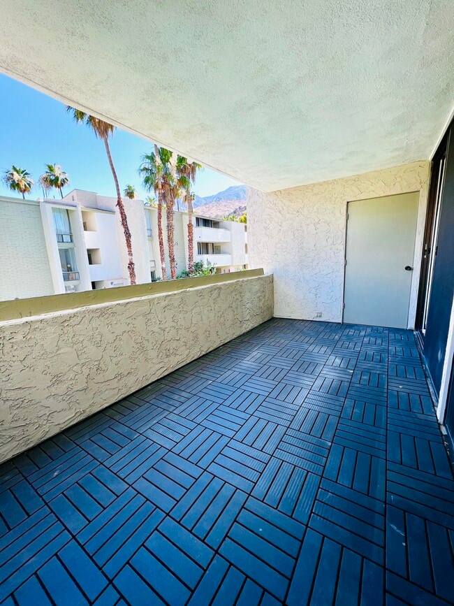 Building Photo - 251 E La Verne Way