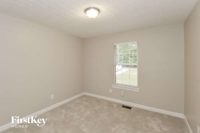 Building Photo - 520 Honeysuckle Ln