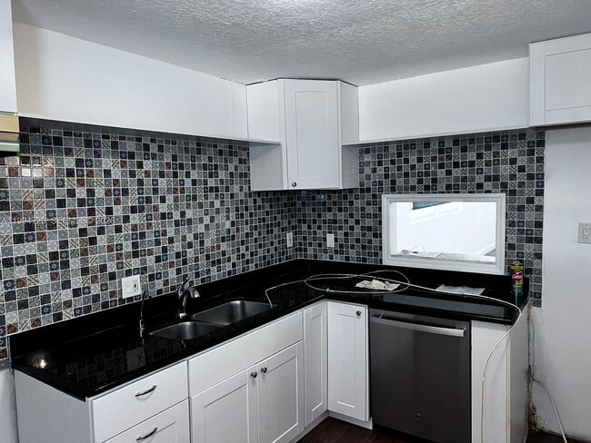 Building Photo - 109 SW 1st Ave