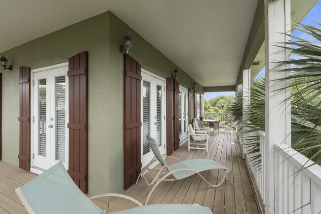 Building Photo - 9 Amber Cove