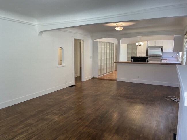 Building Photo - Private Single Family Home in Central Quie...