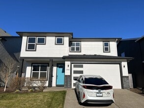 Building Photo - Expansive 2020 Forest Grove Home with 4 Bedrooms, Loft, Modern Kitchen & Covered Patio