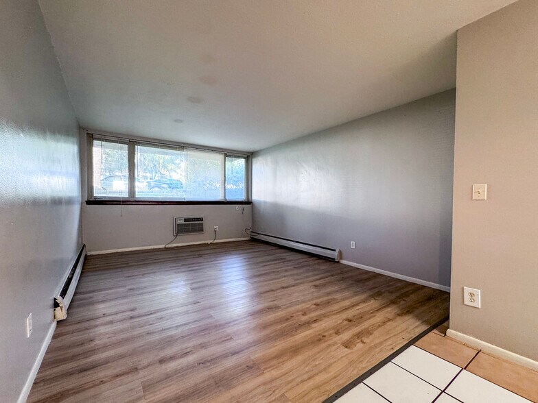 Building Photo - 1405 E 40th St