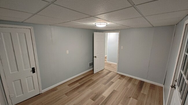 Building Photo - 955 W Linden Ave