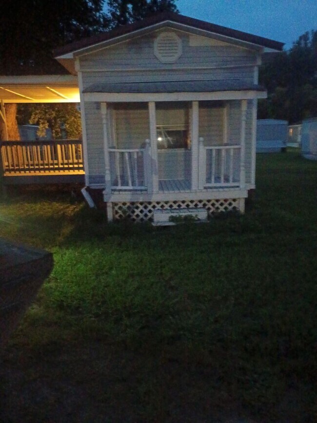 Building Photo - 2 Bedroom 1 Bathroom Mobile Home Community