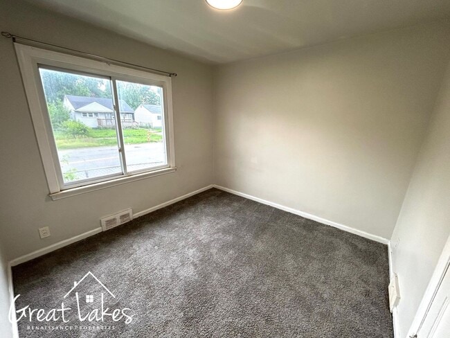 Building Photo - Charming 2 Bedroom 1 Bathroom now available for rent