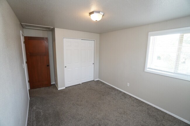 Building Photo - 698 Berwick Dr