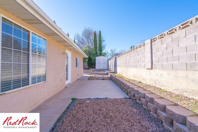 Building Photo - Pet Friendly - 4 Bed 2 Bath for rent in St. George