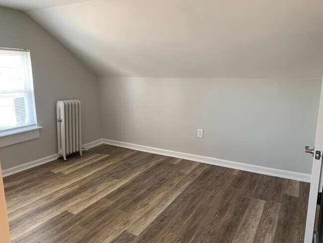 Building Photo - 142 Walnut St