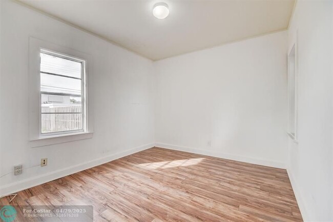 Building Photo - 919 N J St