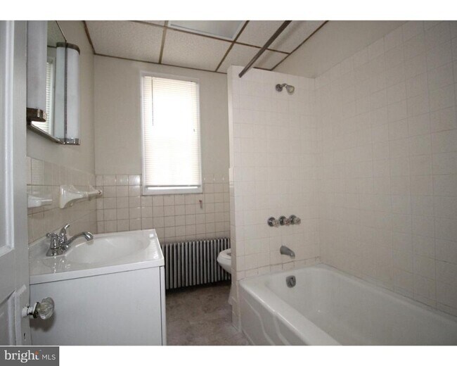 Building Photo - 15 Level Rd