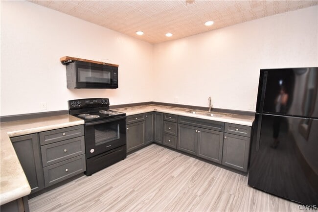 Building Photo - 152 Court St