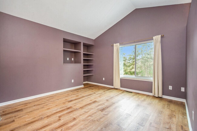 Building Photo - 5660 Versailles Ave