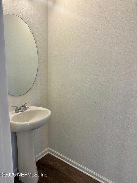 Building Photo - 181 Brandon Lks Dr