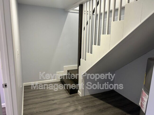 Building Photo - 421 N Charlotte Ave