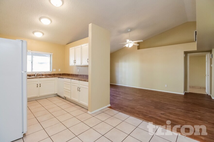 Building Photo - 102 W Ivyglen St