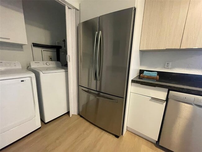 Building Photo - 4440 NW 59th Ct