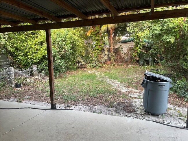 Building Photo - 705 E 9th Ct