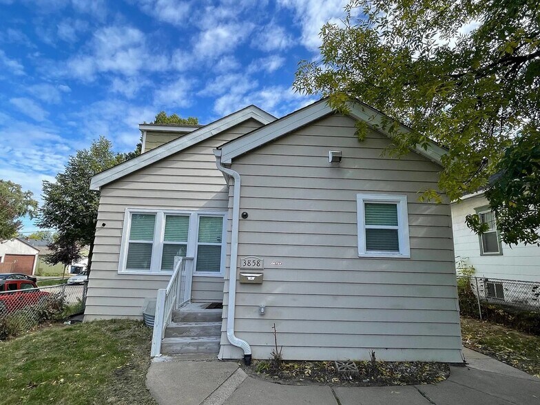 Building Photo - 3858 Fremont Ave N