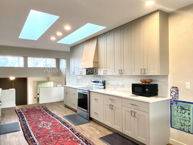 Building Photo - 2168 Wildwood Dr