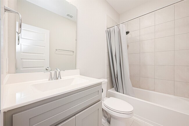 Building Photo - 10915 Brambling Wood Dr