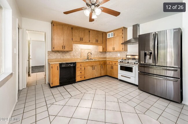 Kitchen - 6720 N 34th Ave