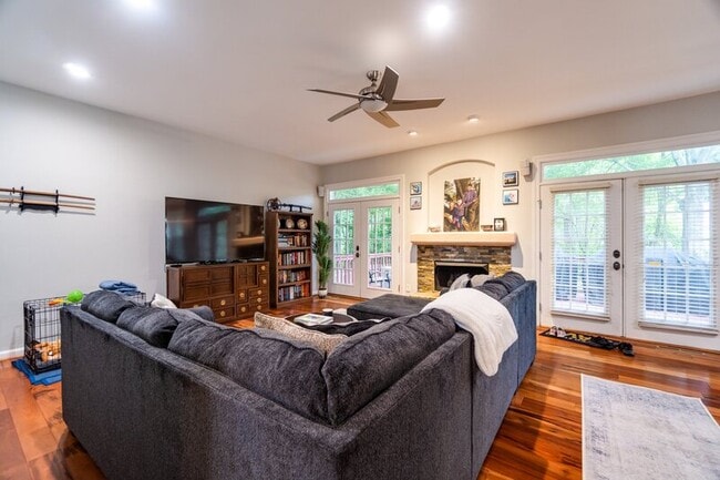 Building Photo - 821 Loch Island Dr