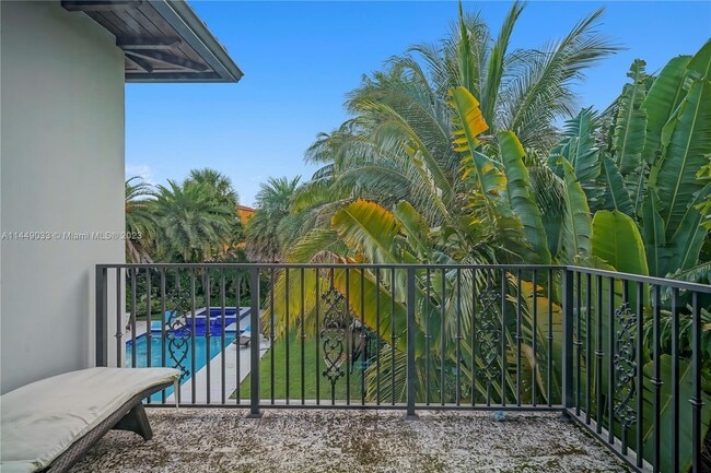 Building Photo - 3747 Prairie Ave