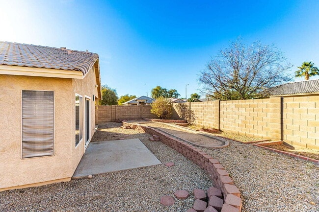 Building Photo - 9438 W Monroe St