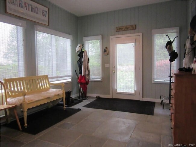 Building Photo - 18 Fox Run