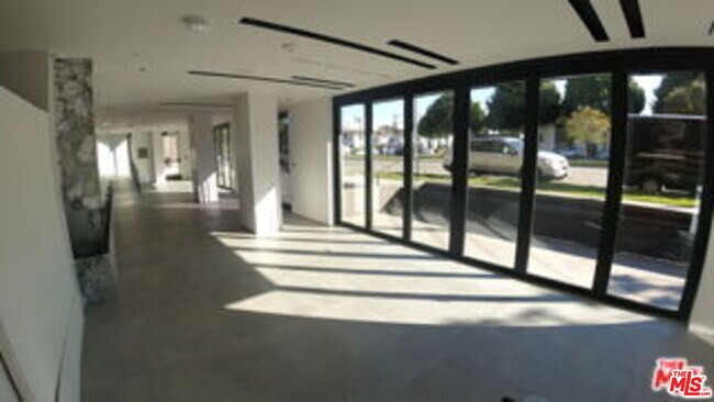 Building Photo - 8811 Burton Way