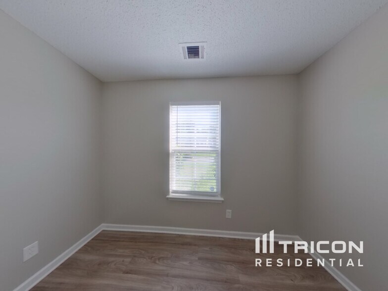 Building Photo - 2000 Taras Trace Dr